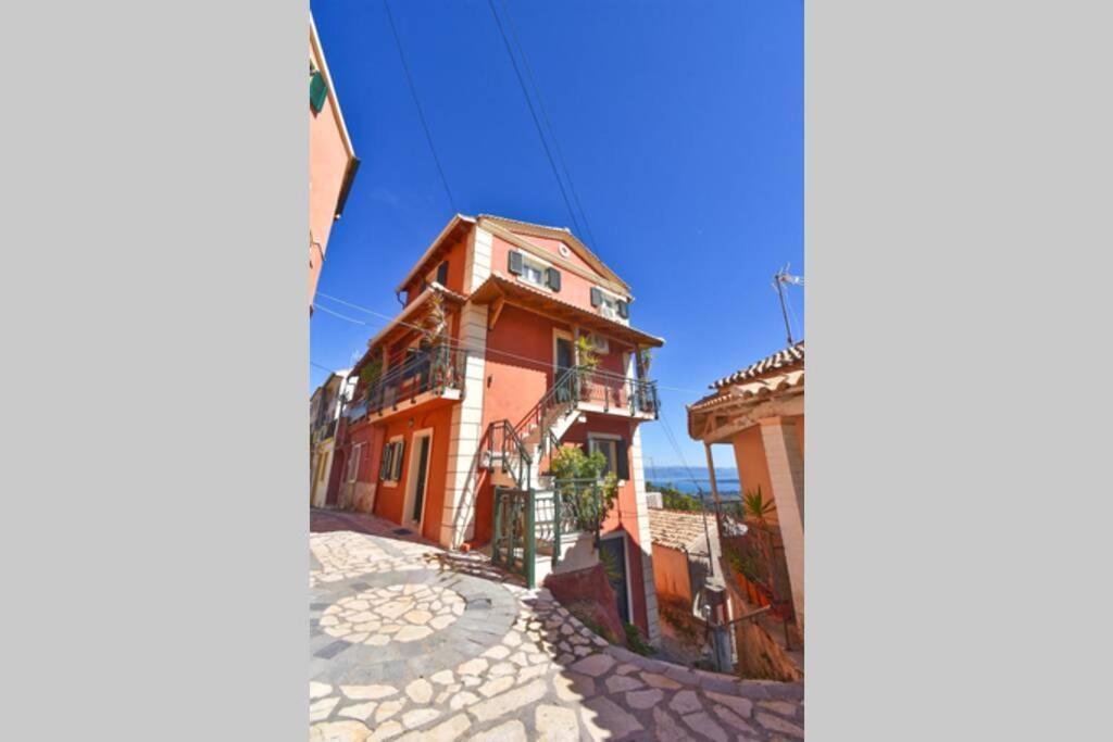 Traditional House With Amazing View Chlomos Bagian luar foto